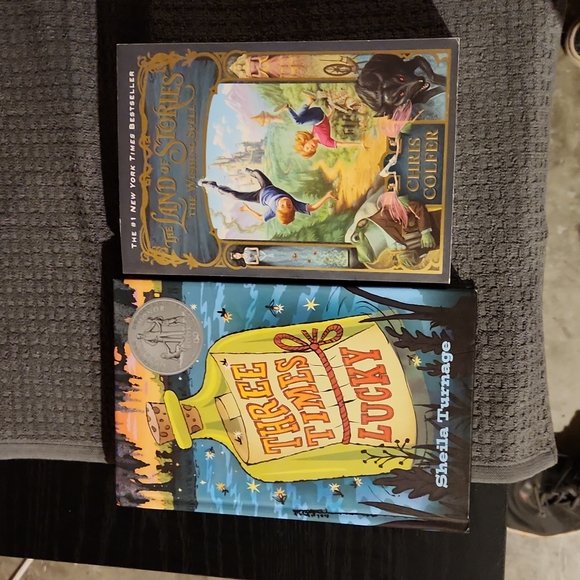 Teen books - Picture 1 of 4